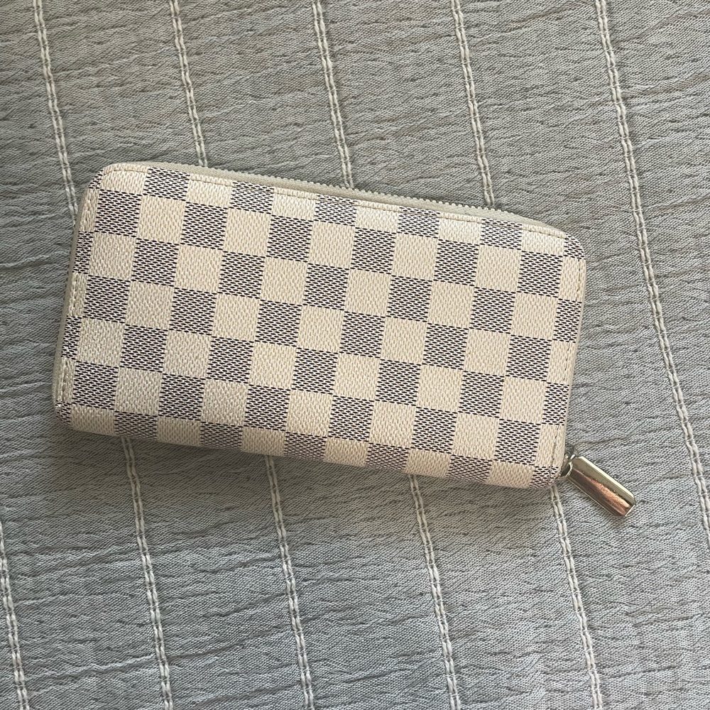 Daisy Rose Checkered Wallet